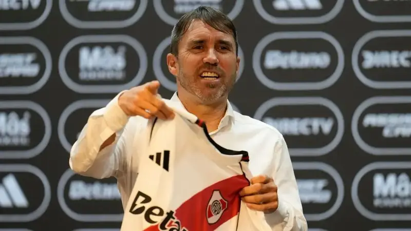 eduardo-coudet-asume-como-tecnico-de-river-plate-hasta-2027-6d9d1965-focus-0-0-1200-850-webp.